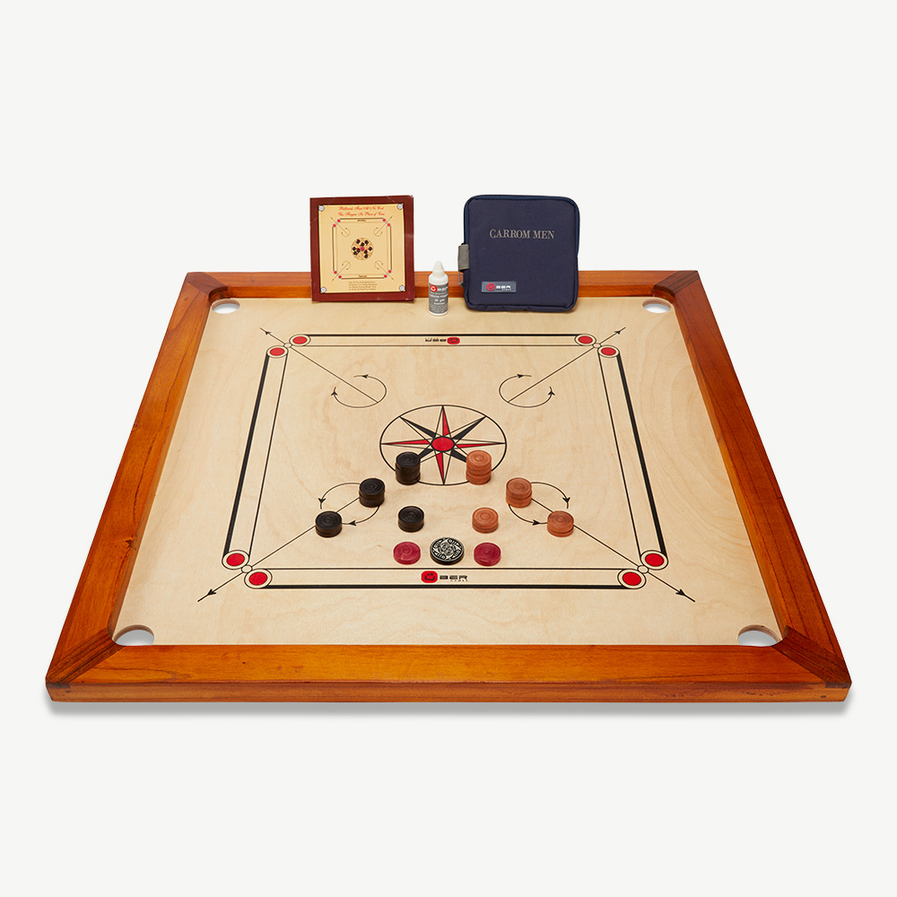 Карром. Carrom Board. Carrom Board Striker. Настольные игры на белом фоне.